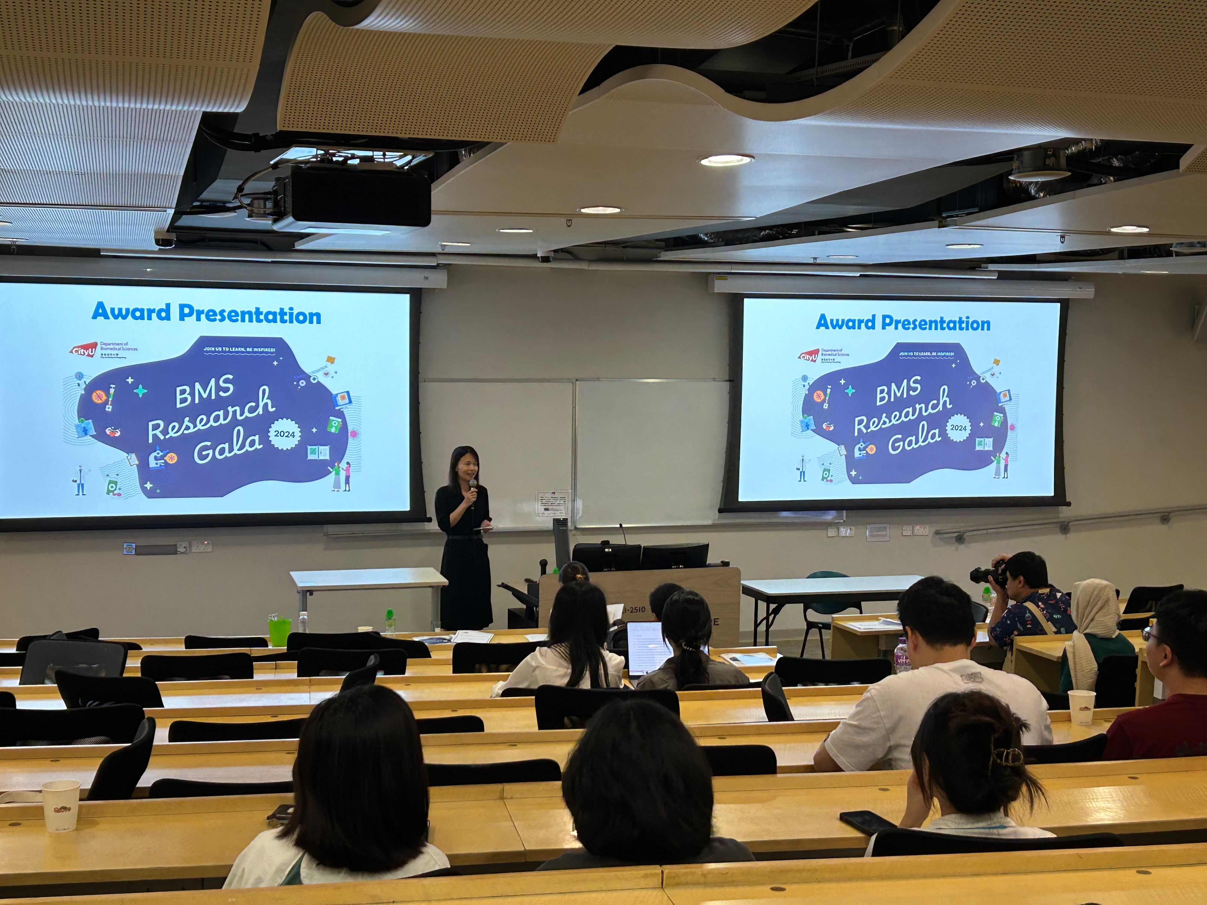 Prof. XIONG Wenjun, Research Degree Coordinator gave her closing remarks at the Gala.