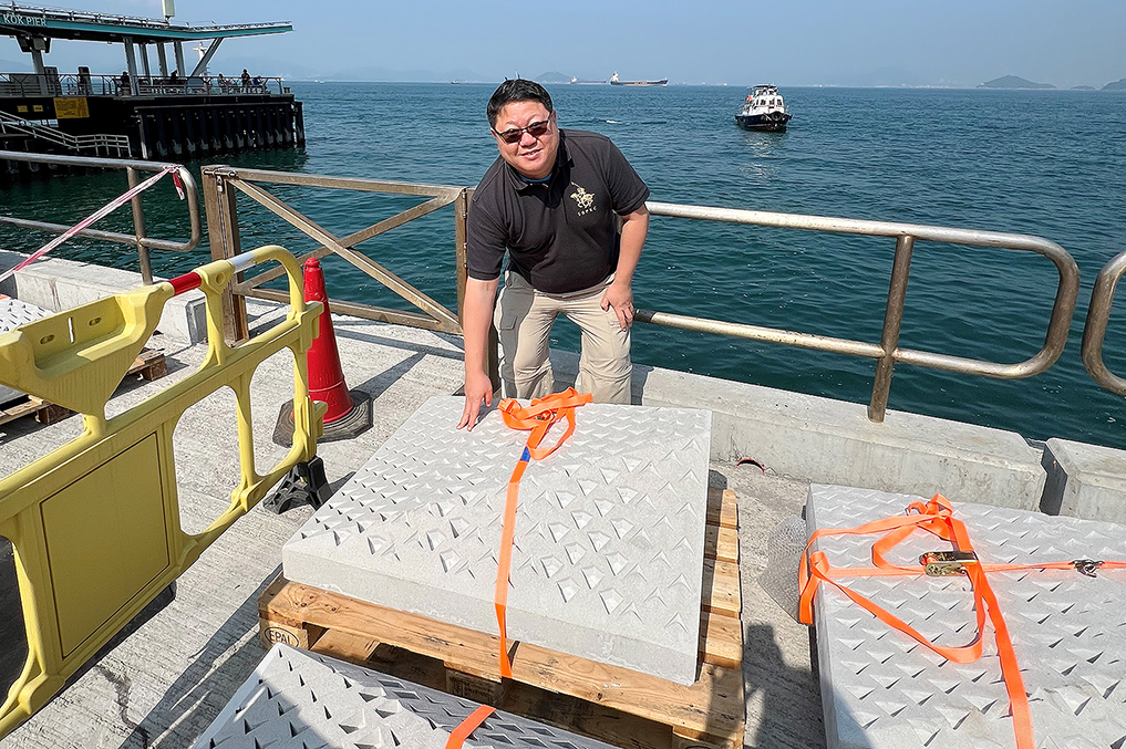 Professor Leung will install new eco-panels at Pak Kok Pier. 