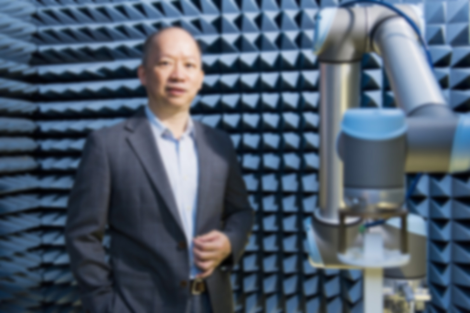 CityU’s antenna expert receives highest honour in China’s engineering field