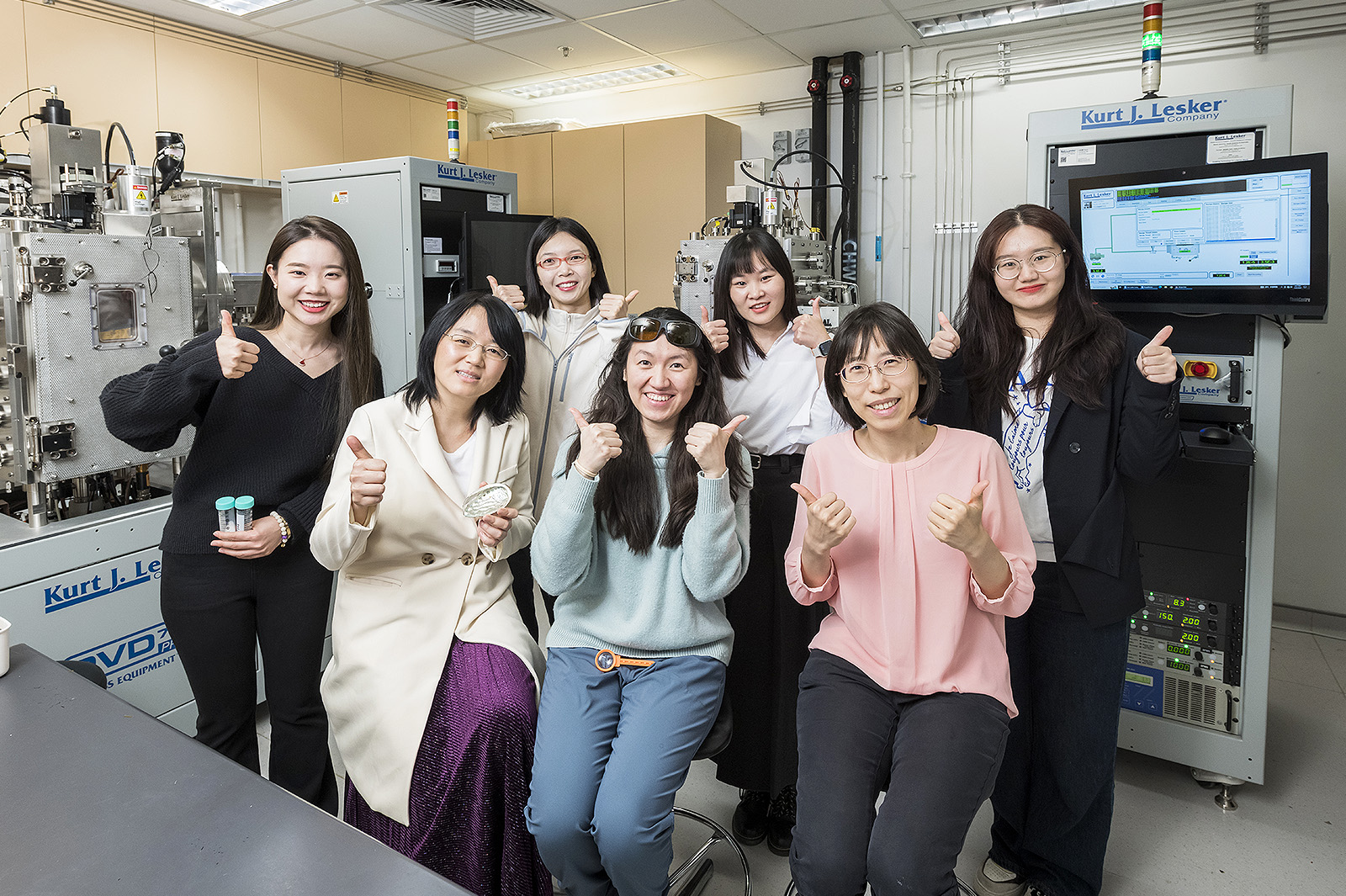 城大工學院的女性學術人員與學生共聚，一起慶祝婦女和女童參與科學國際日。